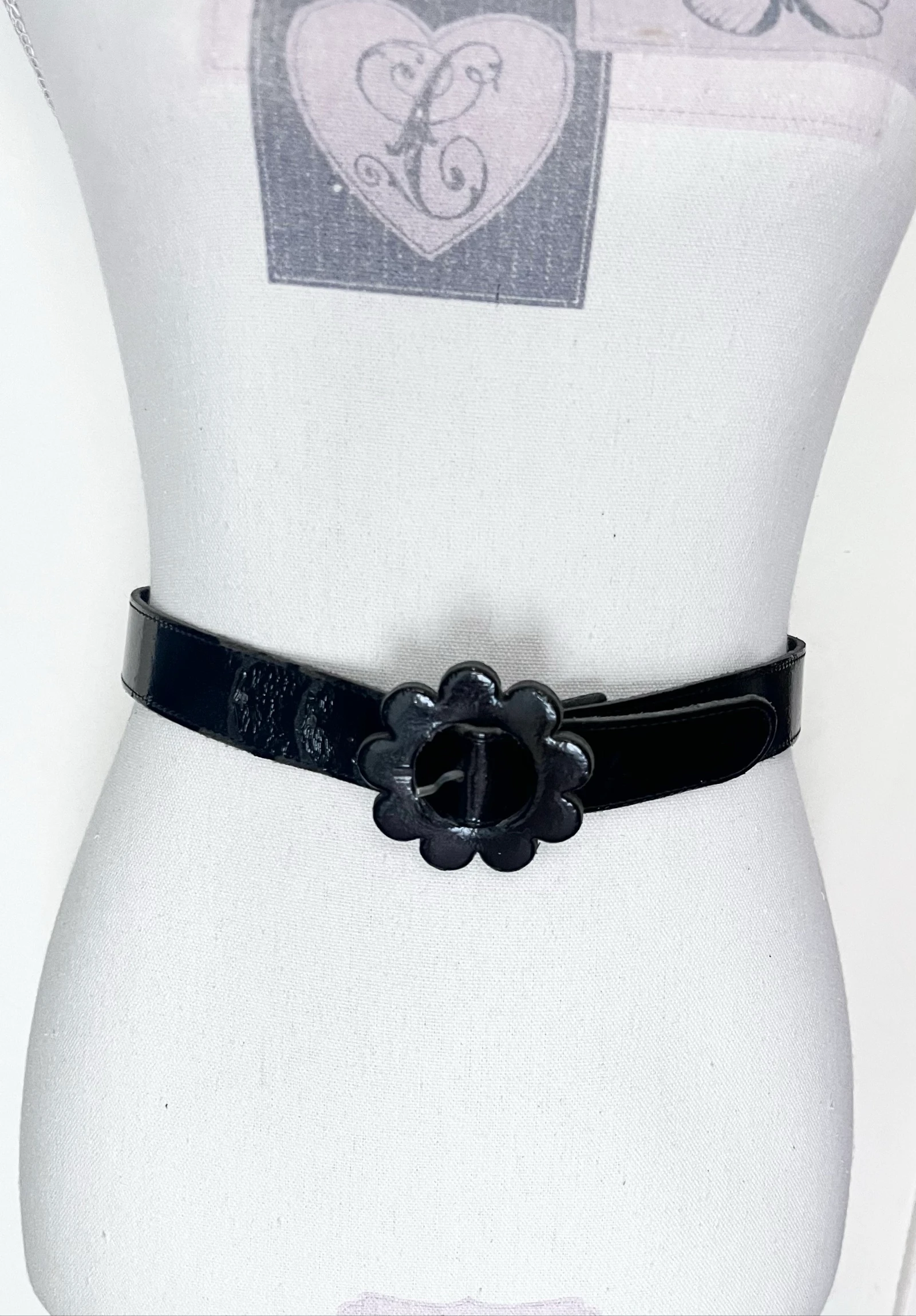 Ceinture noire boucle fleur 